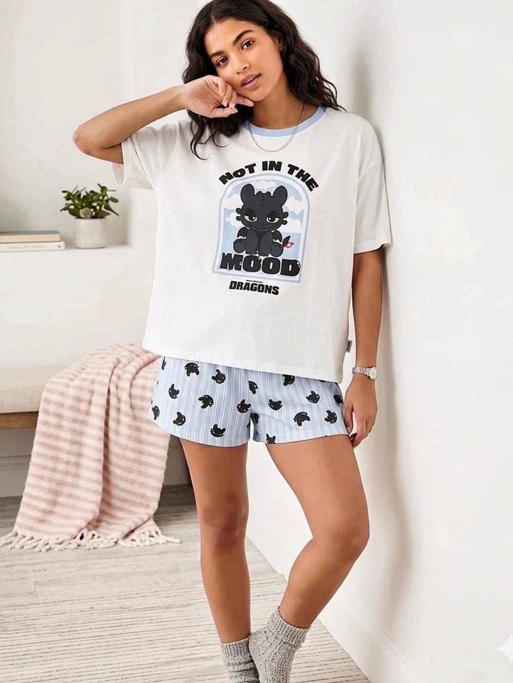 Dream Works NWT Dragonz Graphic “Not in the Mood” Dragons Women’s
Pajama Set